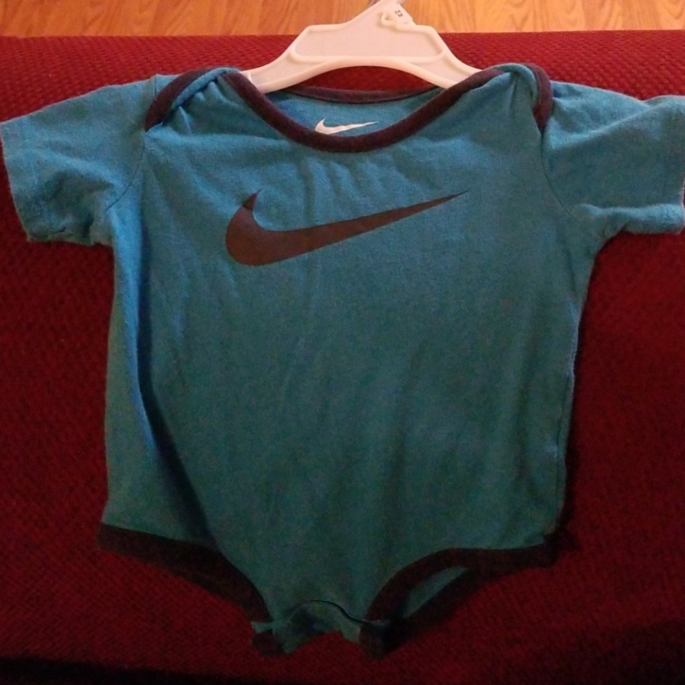 NIKE ONESIE